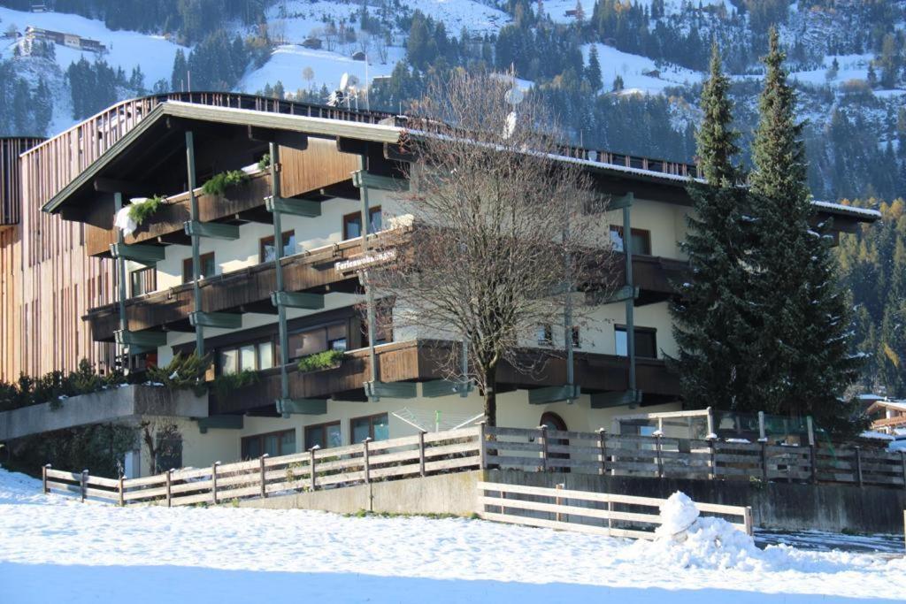 Ferienwohnungen Egger - Direkt An Der Spieljochbahn Fügen Exteriör bild